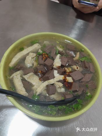 鸭血粉丝分量很足，给的鸭肠鸭肝都很多，价格很合适