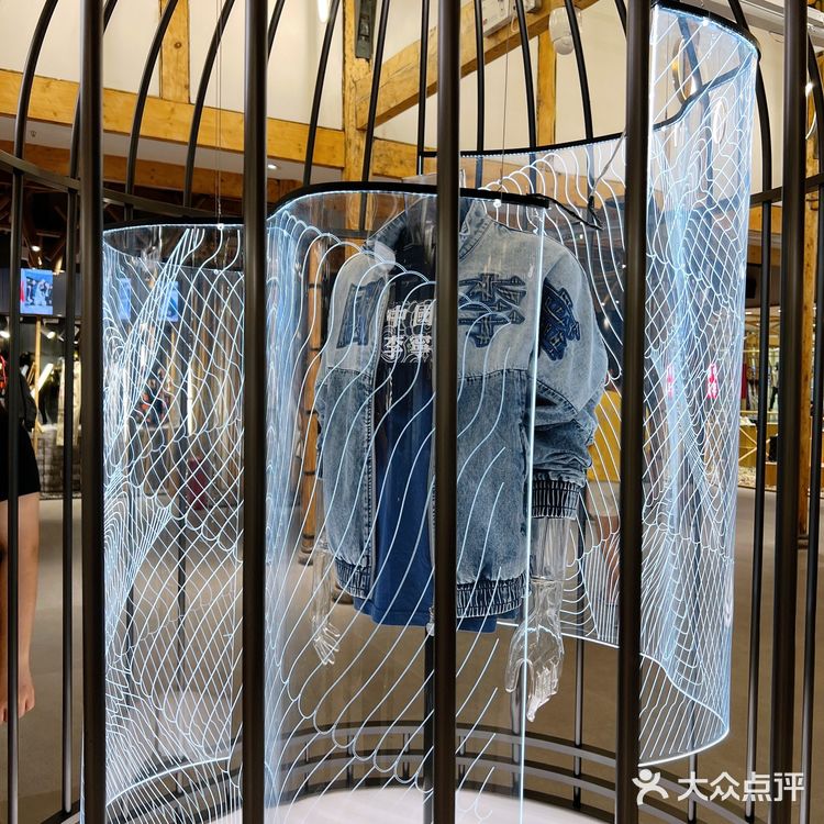 宽窄巷子里的国货中国李宁