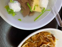 -松树干拌面店