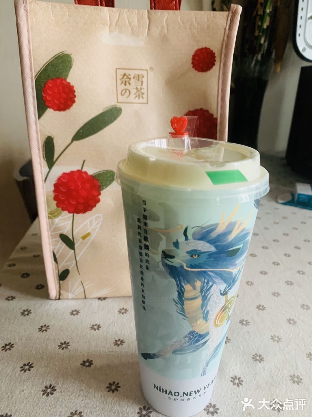 再配上一杯奈雪真的是最完美的下午茶了