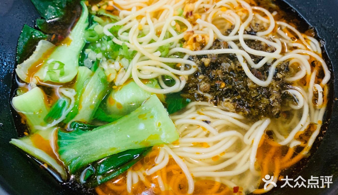 没太记住感觉。这次点了担担面和钵钵鸡，两种不同的香辣