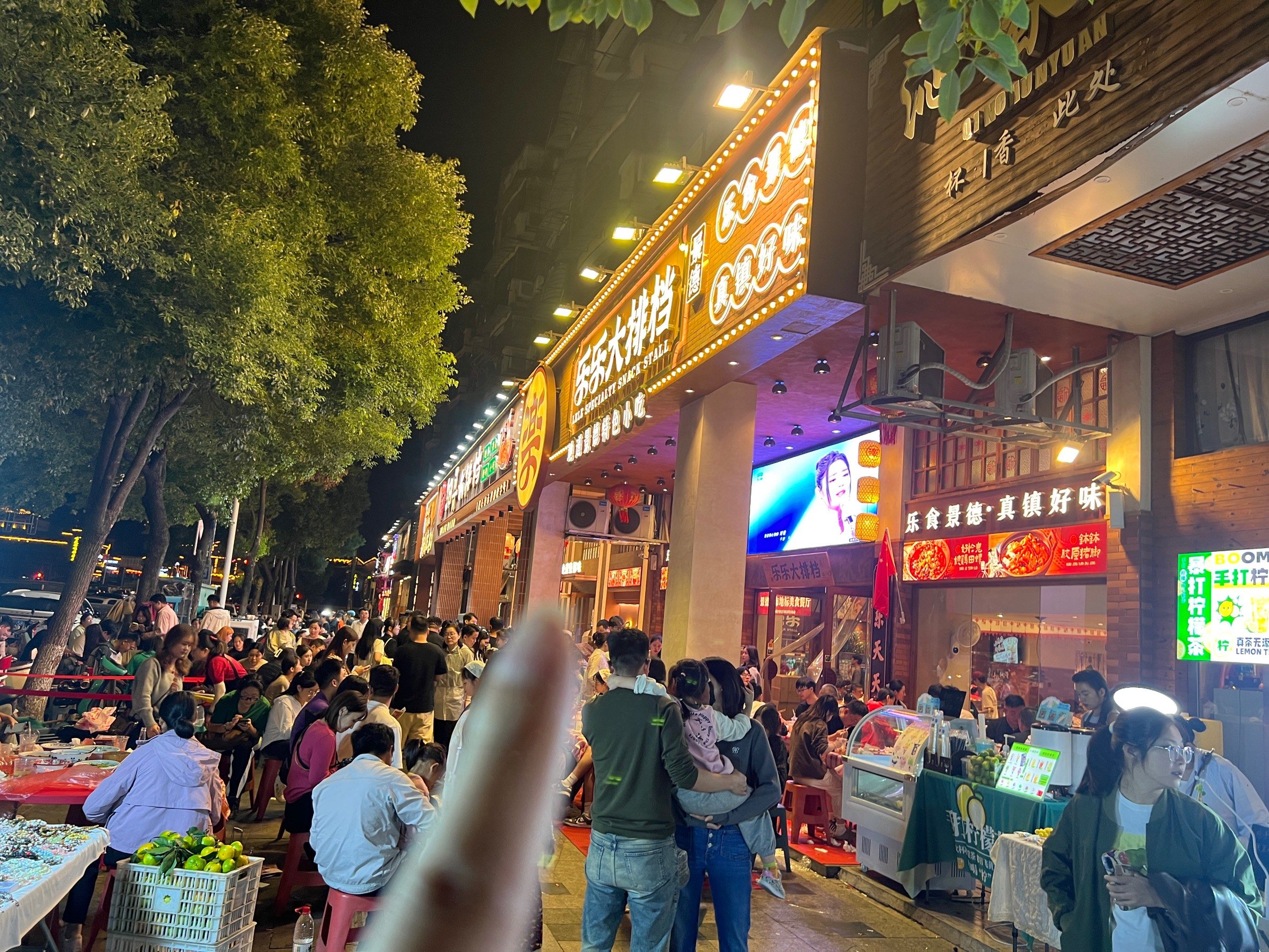 今晚让你排队到流泪的大排档