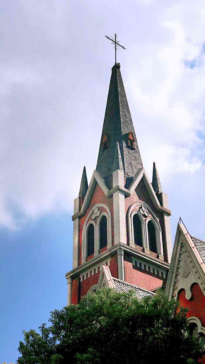 天主教圣弥额尔堂-"曹家渡圣弥额尔天主堂,原址位于长宁区,静.