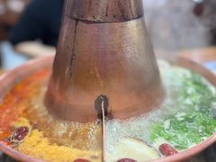 -果松木炭酸菜铜火锅·外婆参鸡汤