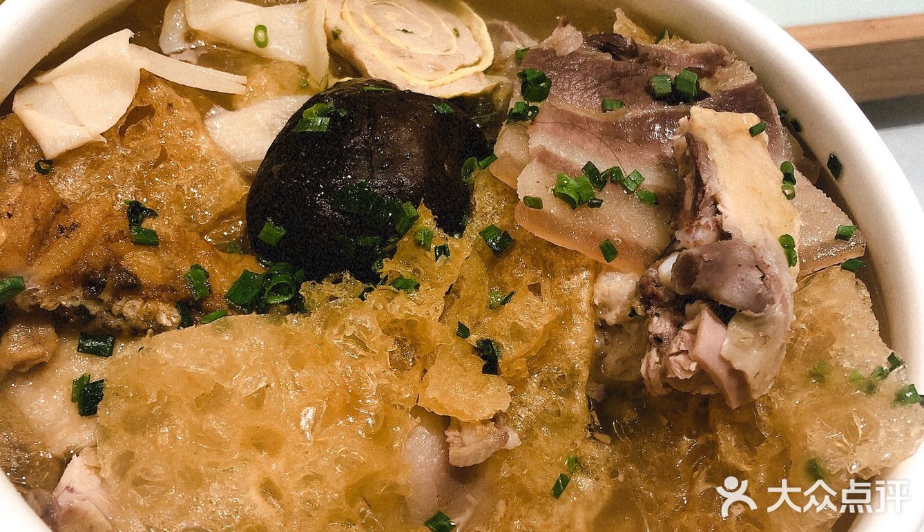 家门口的饭店～主打的是本帮菜