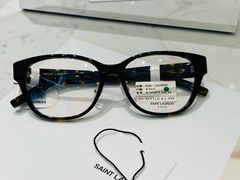 -YI OPTICAL 奕镜·蔡司战略合作店(长宁来福士店)