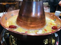 -果松木炭酸菜铜火锅·外婆参鸡汤