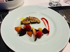 香煎鹅肝配树莓及小菜头-atta bj(国贸商城店)