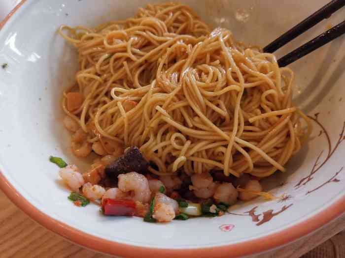 裕兴记面馆(南京西路店)-"跟小姐妹们心心念念的当季蟹黄面拖了许久,.