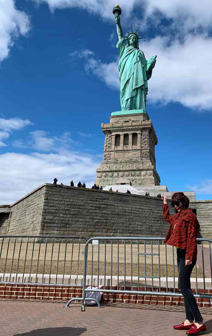自由女神像-"乘船前往自由女神,码头你目的地有点距离,.