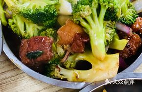 Cashew Stir-fried with Celery and Green Beans and Char Siu