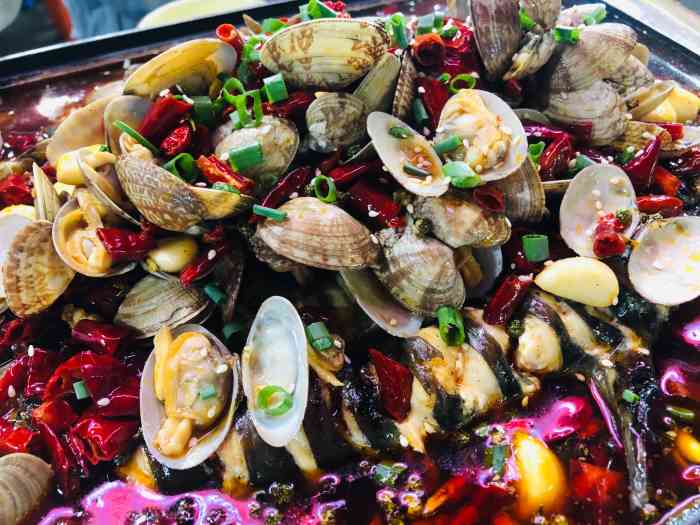 鳗烤部落·花甲烤鱼-"位置比较古怪,在一条小吃街里面,我还在外.