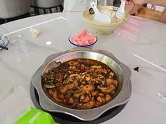 -丹水桥地锅鱼·翘嘴鲌·地方特色全鱼宴(丹江口大坝店)