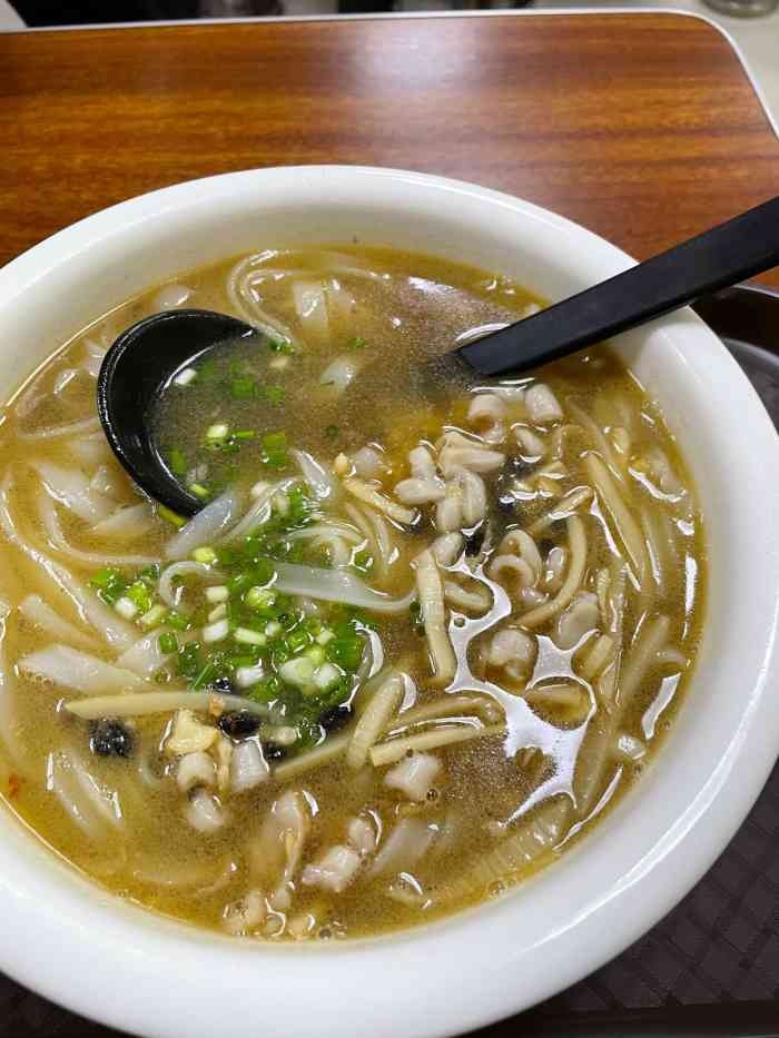 北泉姐老友-"来南宁吃碗粉都要排队三个多小时是我万万没.