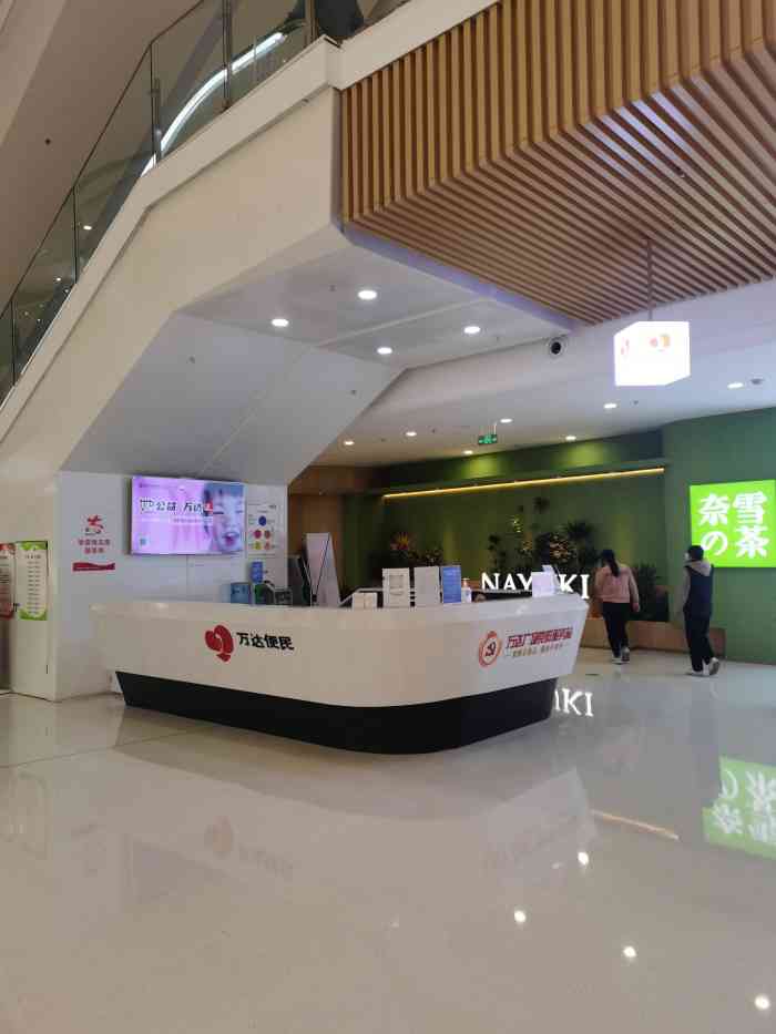 停车从不烦恼,公交车也能直达,平日商场人不多约上闺蜜是个逛街好场所