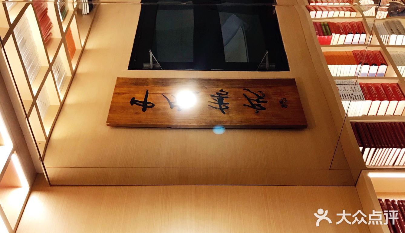 上海中版图书公司就在位于上海东方虹桥国际创意出版产业