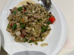 手捏菜小炒蘑菇-芳草地度假酒店·野炉中餐厅
