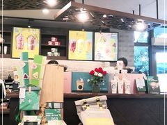 大堂-星巴克(南宁民歌湖店)