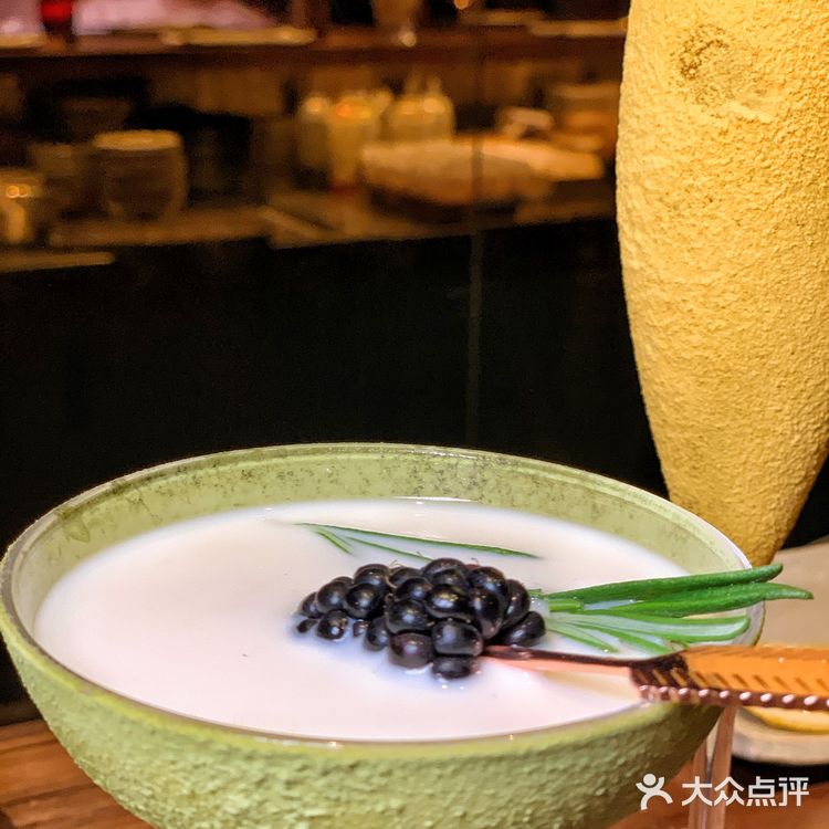 在日落的余晖中，来三里屯品味新中式美食！