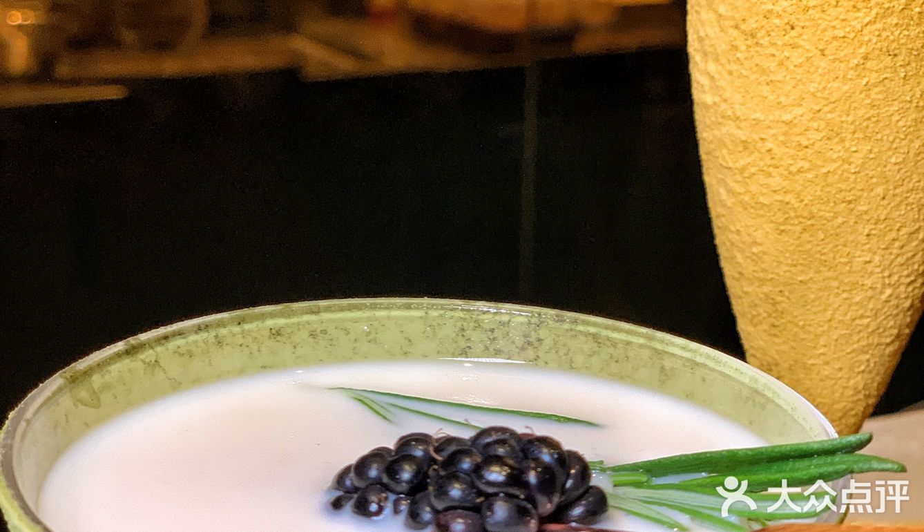 在日落的余晖中，来三里屯品味新中式美食！