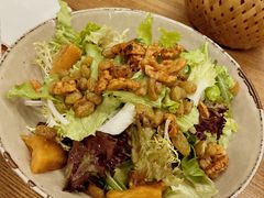 烤菠萝色拉-Golden Lily河内巴黎法越料理餐厅(建国西路店)