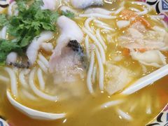 金汤酸菜鱼粉-鑫花溪牛肉米粉(人民广场店)