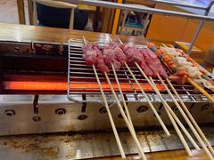 -哈尔滨小酒馆·鲜肉现穿自助烧烤(康新花园店)