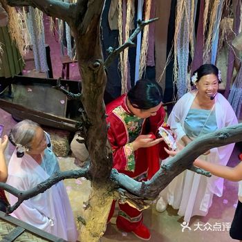 开业第一天我就去凑热闹了，果然人很多，新装修味道还是