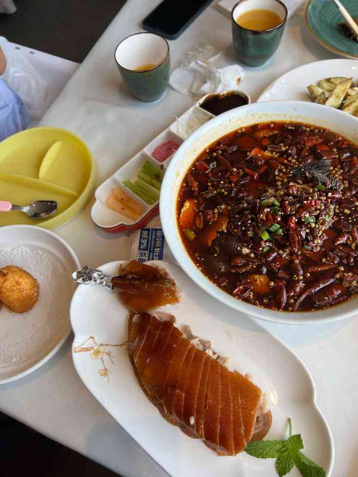 大鸭梨烤鸭店(良乡店)-"最不爽的一家无良店,菜品质量一般不说,关.