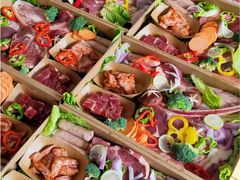 -山野的朋友露营炭火烤肉