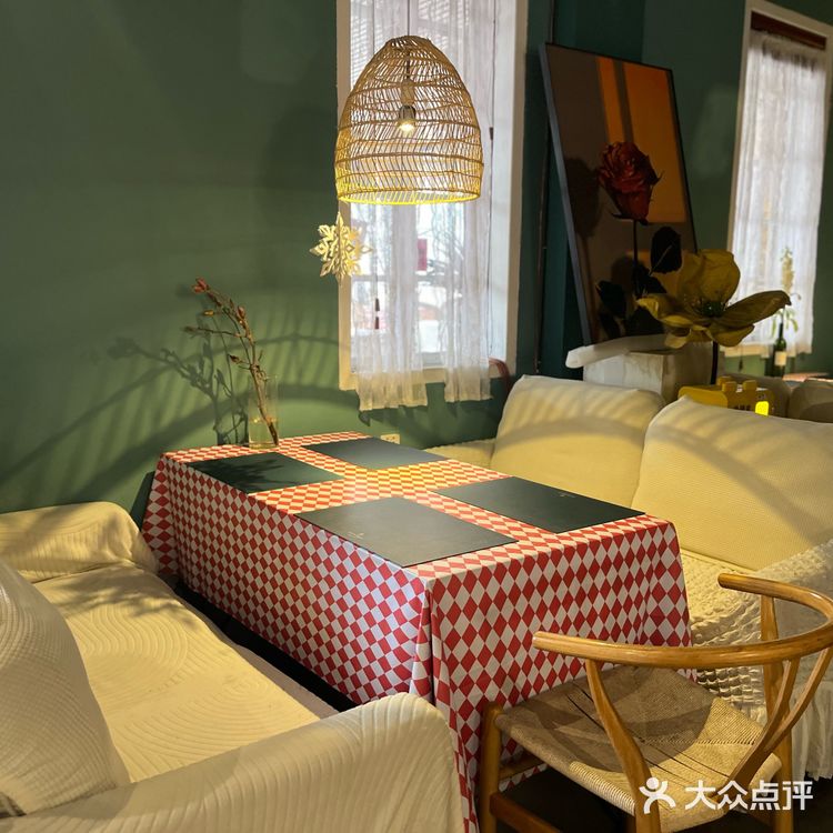 龙门浩老街的江景餐厅位置太好了,坐在这喝茶吃饭我能呆半天