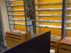 -优医视平价眼镜蔡司依视路折扣工厂店(十里堡店)