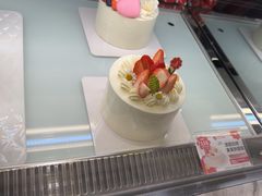 -花花卷卷·鲜食蛋糕(泉屋店)