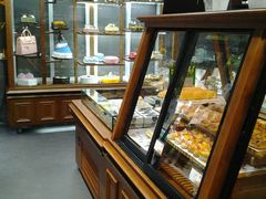 面包甜点陈列柜-东南饼庄(铁路二村店)