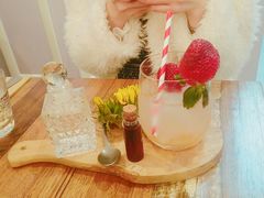 -FLOVIE FLORIST CAFE
