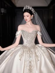 -不晚国际婚纱礼服