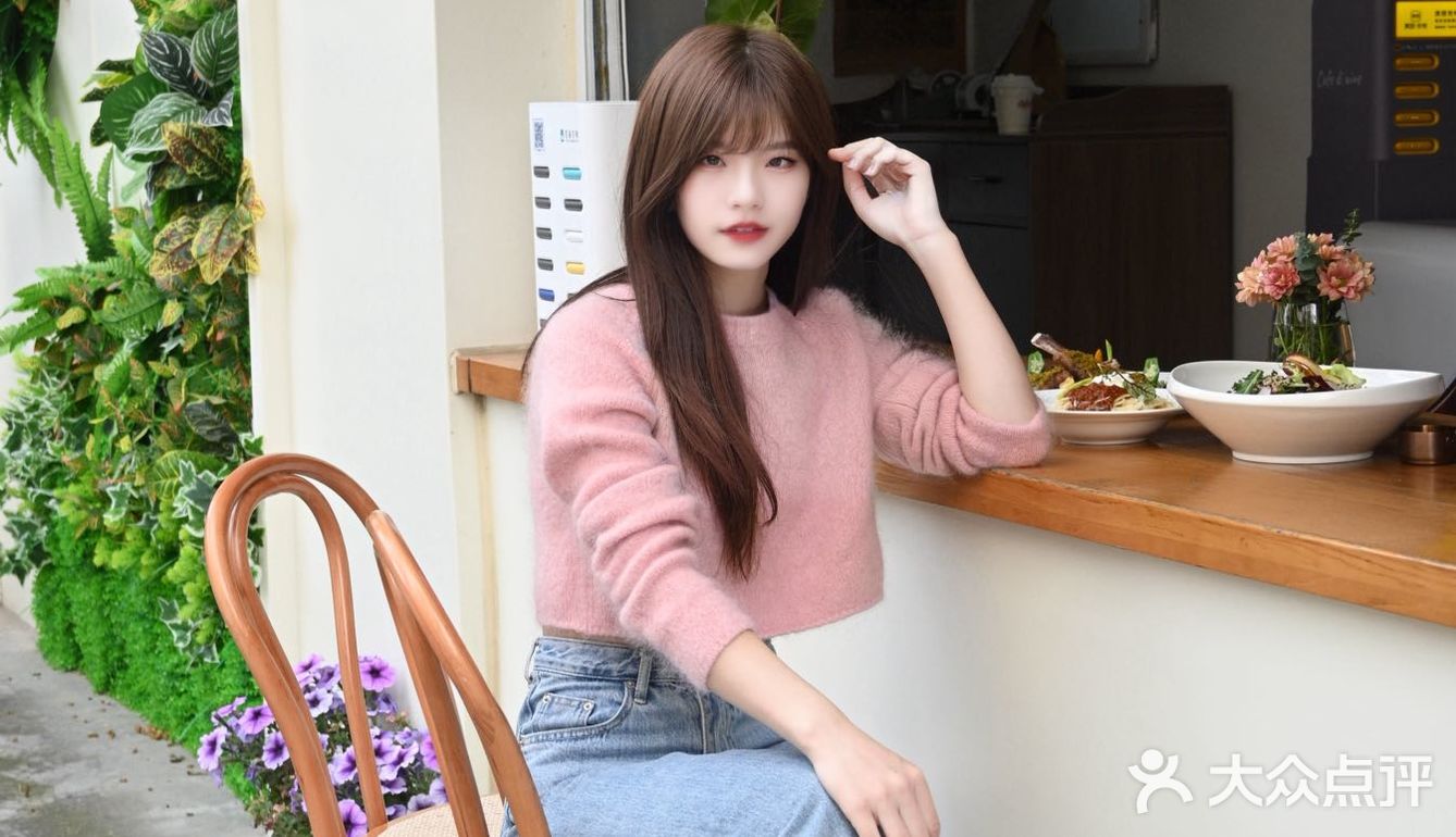 和闺蜜是下午去的，点了咖啡️、气泡水和西餐