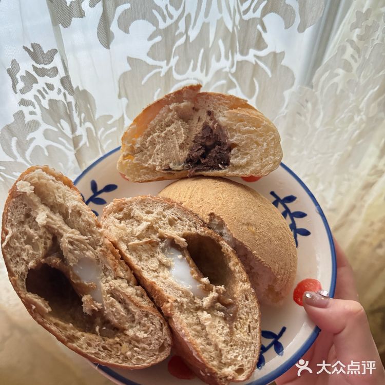 司乎也有红豆奶油包了