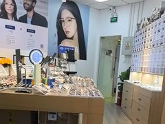 -天空之镜眼镜店蔡司依视路配镜授权零售店(望京颐堤港店)