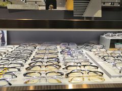 -宏宇眼镜蔡司依视路折扣店(兆佳眼镜城店)