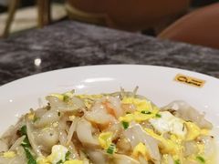 滑蛋虾仁炒河粉-港丽餐厅