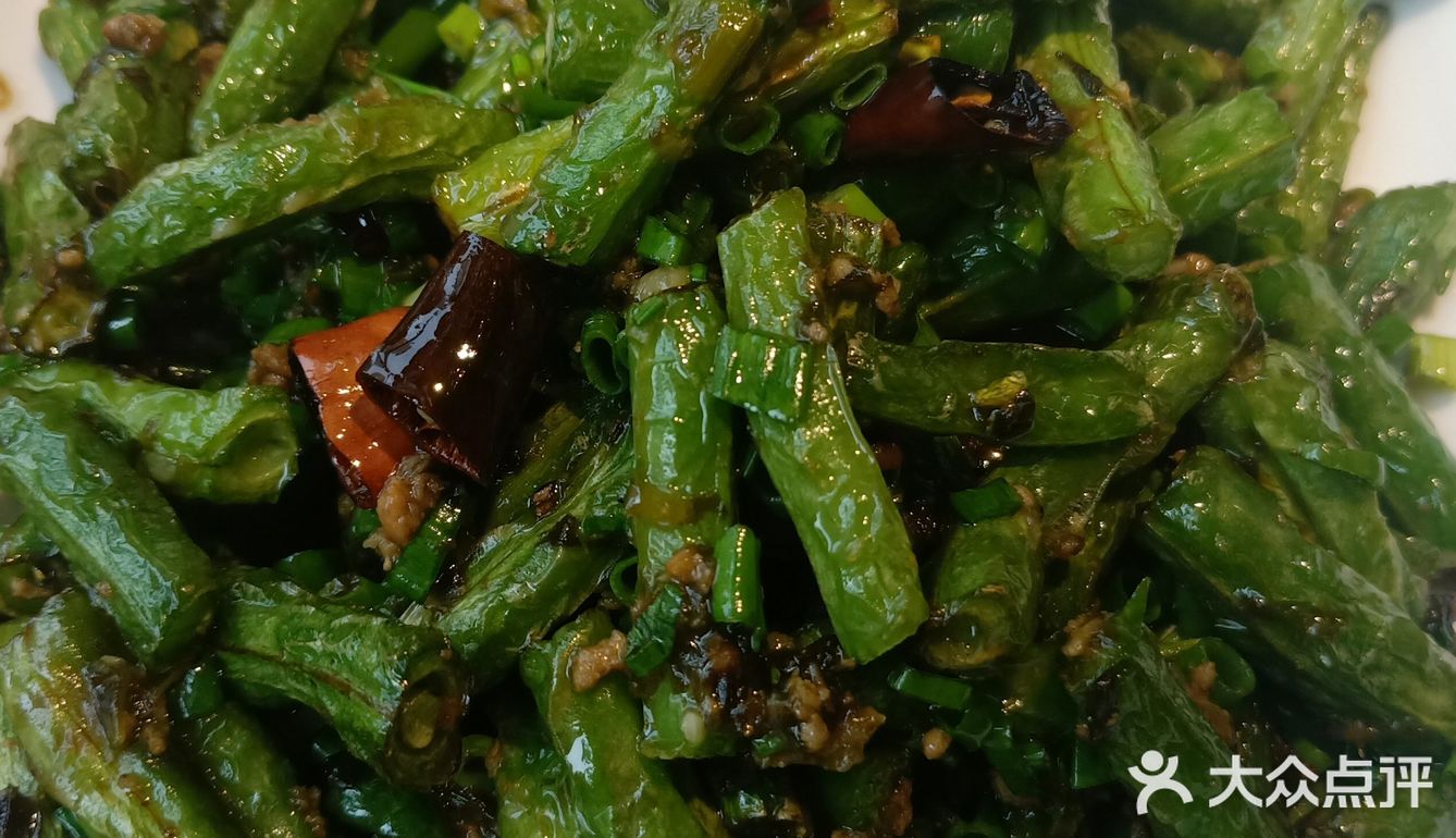 周末闺蜜约了逛街，午饭点逛到了九锅一堂，索性就在九锅