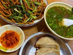 -黄阿姨锅贴大王(万航渡路店)