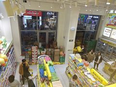 -咻啵翔翔零食基地(万达广场店)