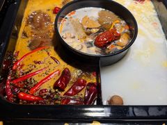 -老牌坊云南鱼豆花火锅(哈西万达店)