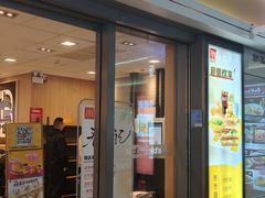 -麦当劳(上海虹桥站30B检票口楼上)