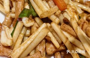 Peanut Sprout Stir-Fried Pork