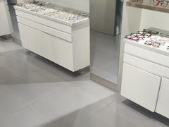 -视野联行眼镜•蔡司•依视路(温江店)