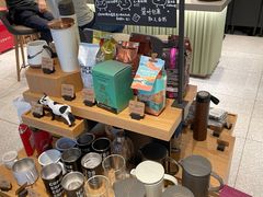 零售区-星巴克臻选(上海中环广场2F店)