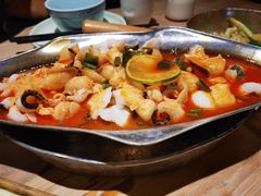 酸汤土锅鱼-缘生态云南菜·野生菌庭院餐厅(华侨城店)